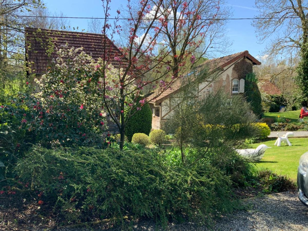 Le Moulin De La Castellerie Bed & Breakfast Moon-sur-Elle Exterior photo