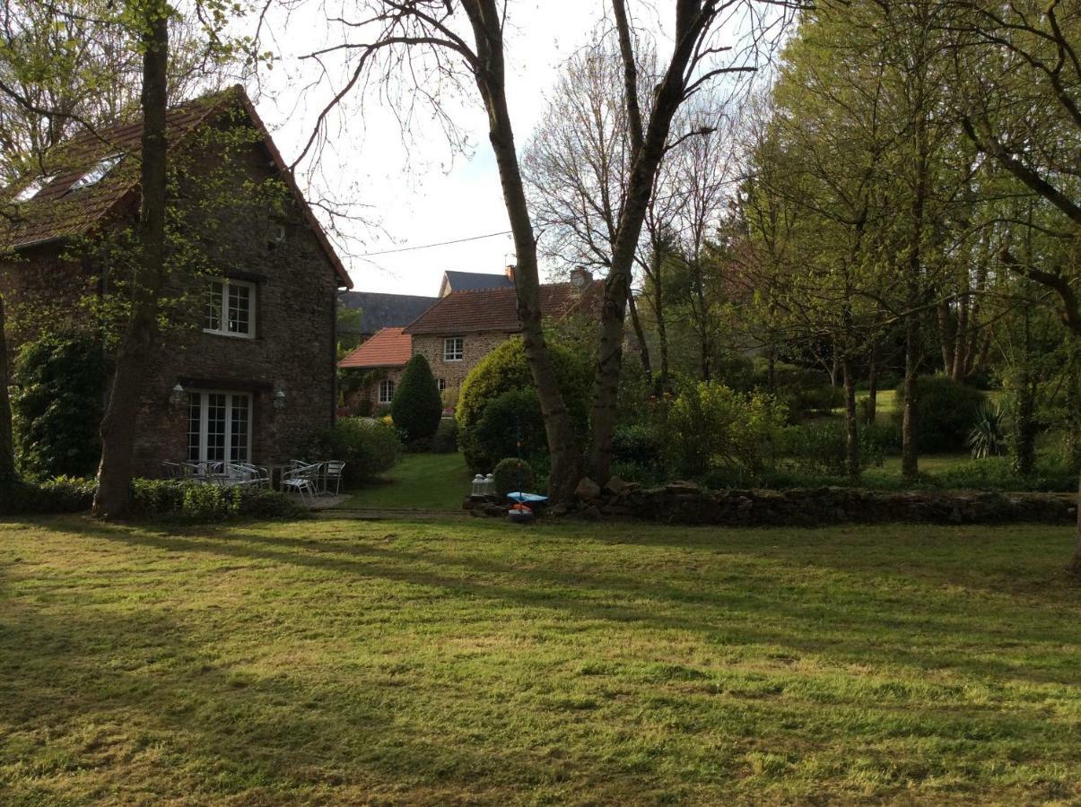 Le Moulin De La Castellerie Bed & Breakfast Moon-sur-Elle Exterior photo