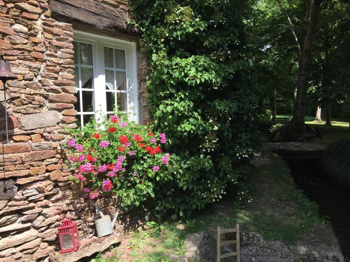Le Moulin De La Castellerie Bed & Breakfast Moon-sur-Elle Exterior photo